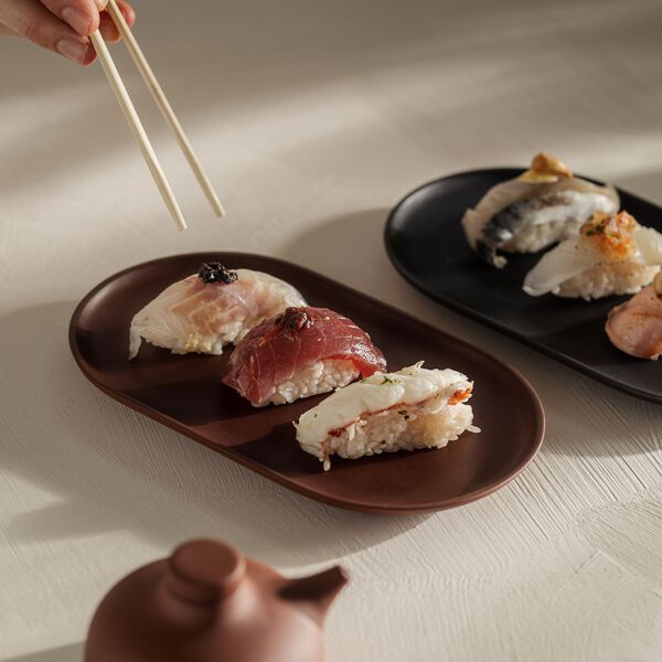 Sand Secrets Oval Plate, black clay, Design House Stockholm