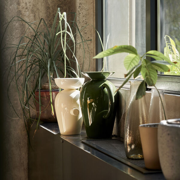 Momento JH41 Vas, emerald, &Tradition