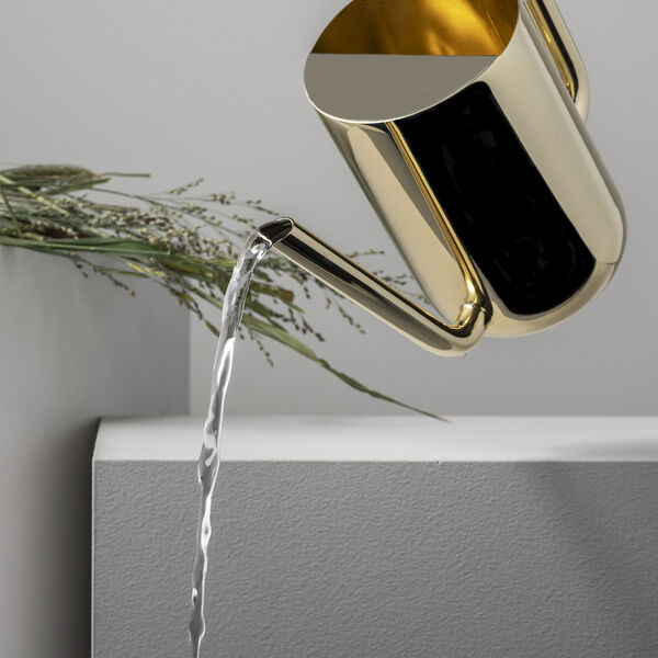 Nurture Vattenkanna, brass Nurture Vattenkanna, brass, Skultuna
