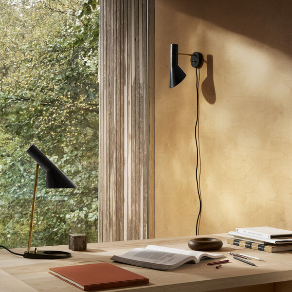 AJ Mini Bordslampa, brass/black, Louis Poulsen