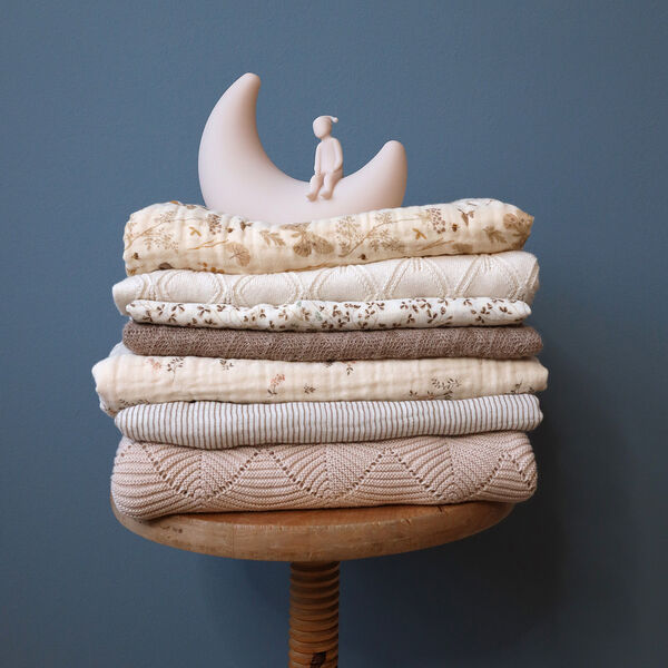 Moon Night Light, shell, Cam Cam Copenhagen