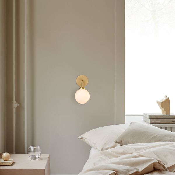Apiales Wall Lamp, brushed brass/opal, Nuura