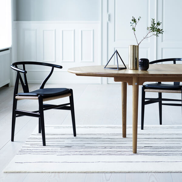 CH24 Y-stolen matbordsstol, svartlackerad ek/natur CH24 Y-stolen matbordsstol, svartlackerad ek/natur, Carl Hansen & Søn