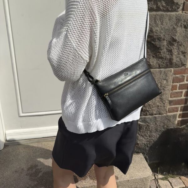 JolieMBG Crossbody Bag Soft Vintage, black w/br. gold, Markberg