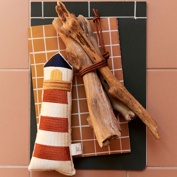 Klint Lighthouse Rattle, Dear April