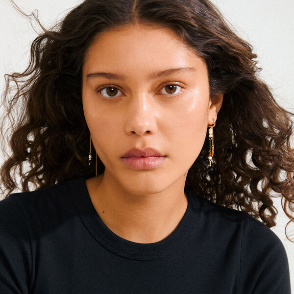 BETWEEN kedjeörhängen, guldpläterade BETWEEN kedjeörhängen, guldpläterade, Pilgrim