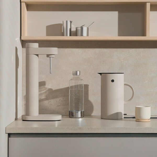 EM77 vattenkokare, sand, Stelton