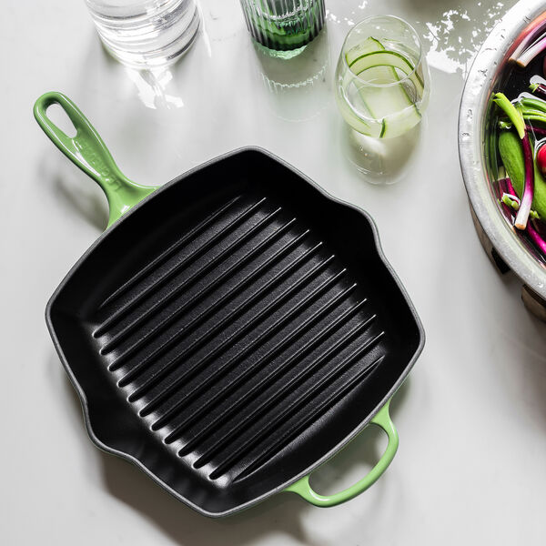 Signature gjutj&auml;rn kvadratisk grillpanna 26 cm, bamboo green, Le Creuset