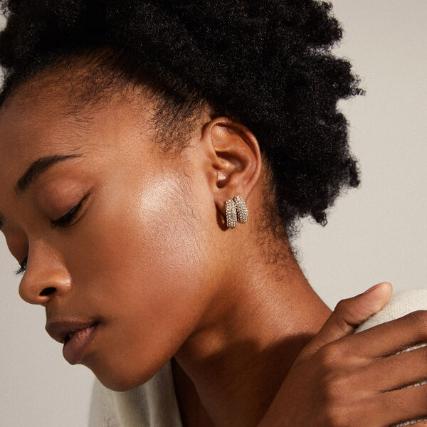 LONA Chunky Crystal Huggie Hoops, guldpl&auml;terat, Pilgrim