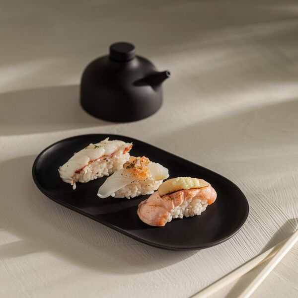 Sand Secrets Oval Plate, black clay, Design House Stockholm