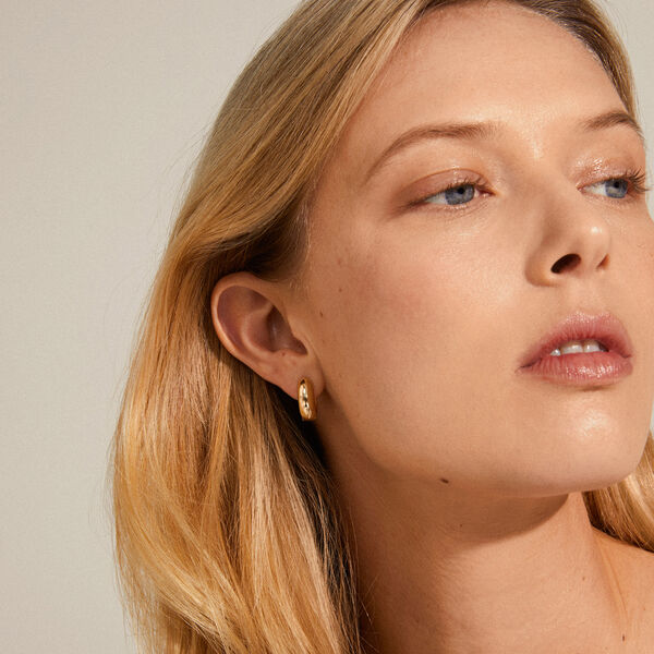 MINE Chunky Huggie Hoops, guldpl&auml;terat, Pilgrim