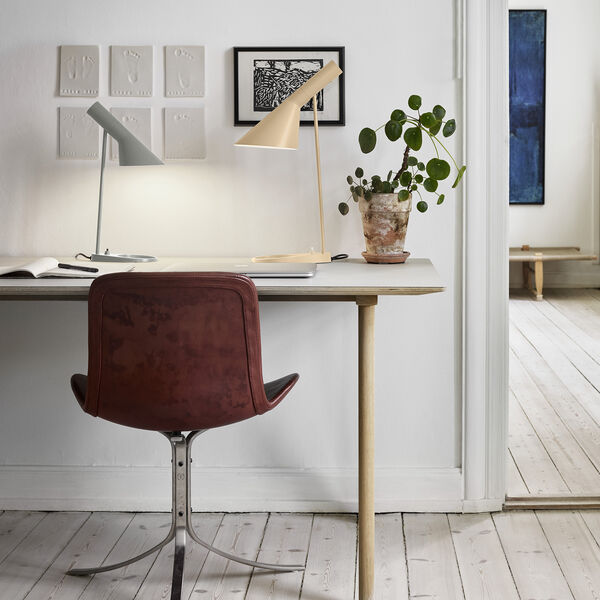 AJ bordslampa, soft lemon, Louis Poulsen