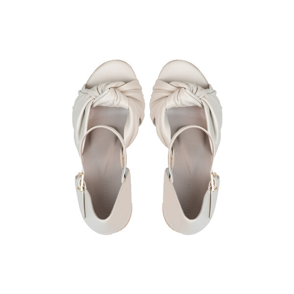 Natasha White, white, Roccamore