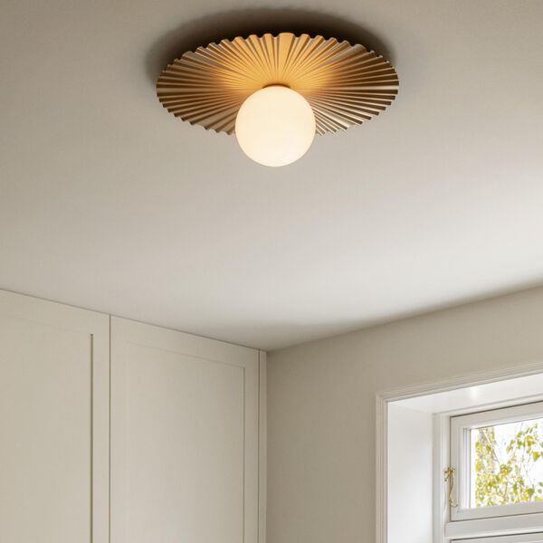 Liila Muuse Medium Ceiling Lamp, nordic gold/opal, Nuura