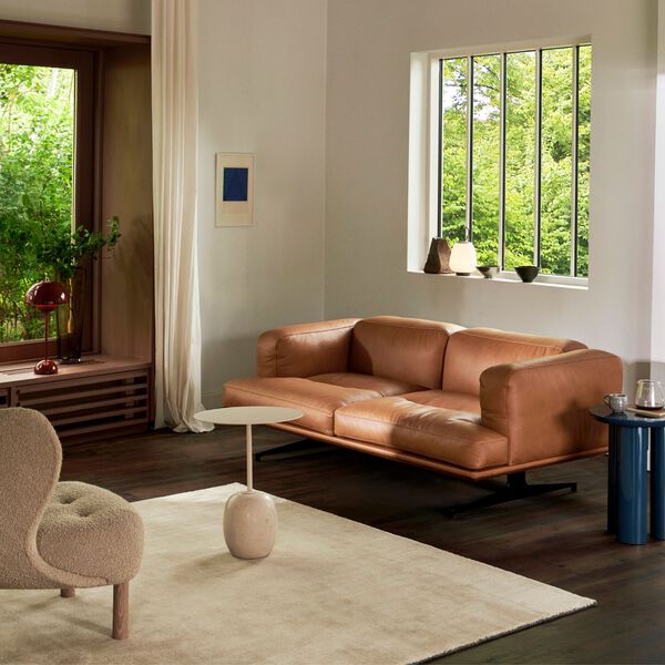 Inland AV22 2-sits soffa, Noble Cognac, &Tradition