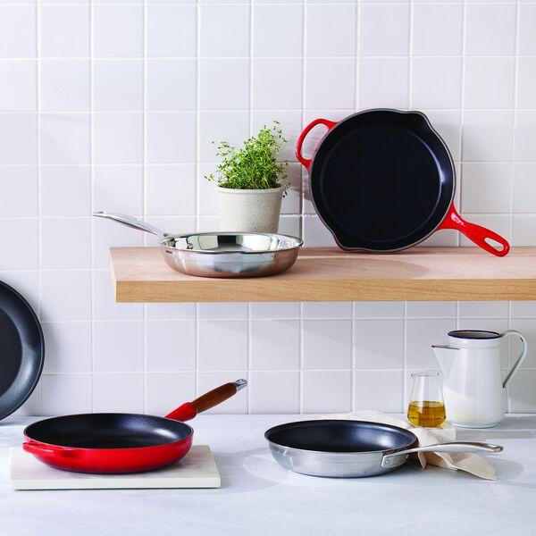 Signature gjutj&auml;rn djup stekpanna &Oslash; 26 cm, cerise, Le Creuset