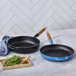 Signature gjutj&auml;rn stekpanna med tr&auml;handtag &Oslash; 28 cm, azure, Le Creuset