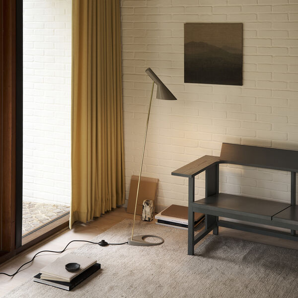 AJ Golvlampa, brass/warm grey, Louis Poulsen
