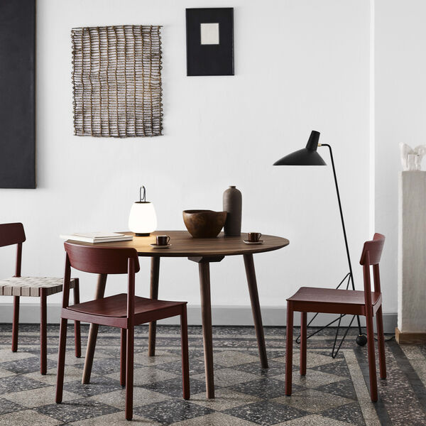 In Between SK4 matbord, r&ouml;kf&auml;rgad ek, &Tradition