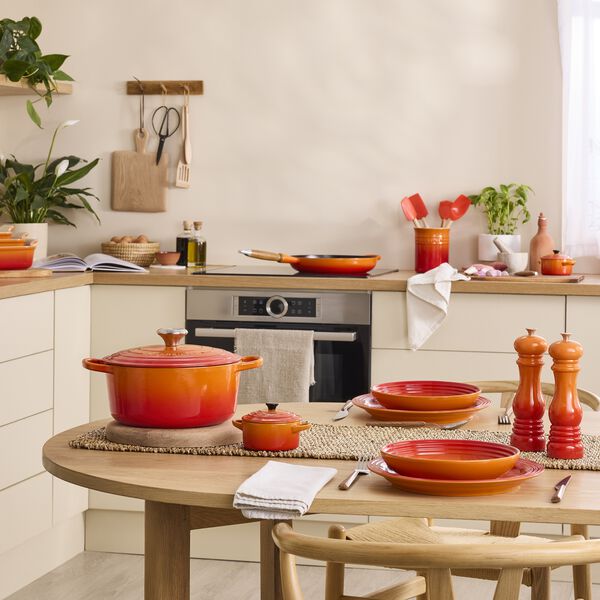 Signature gjutj&auml;rn rund gryta &Oslash; 26 cm, volcanic, Le Creuset
