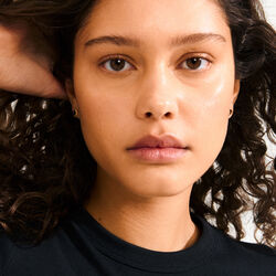 BETWEEN örhängen, guldpläterade, Pilgrim