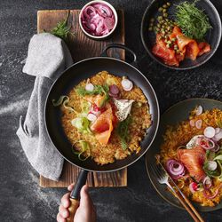 Signature gjutj&auml;rn stekpanna med tr&auml;handtag &Oslash; 28 cm, matte black, Le Creuset