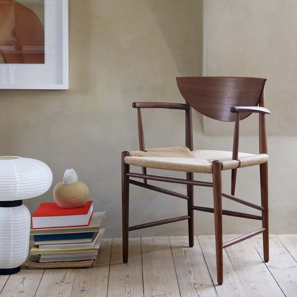 Drawn HM4 mattbordsstol, oljad valn&ouml;t/natur, &Tradition