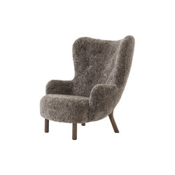 Petra VB3 Lounge Chair, Sheepskin Sahara/oiled walnut, &Tradition