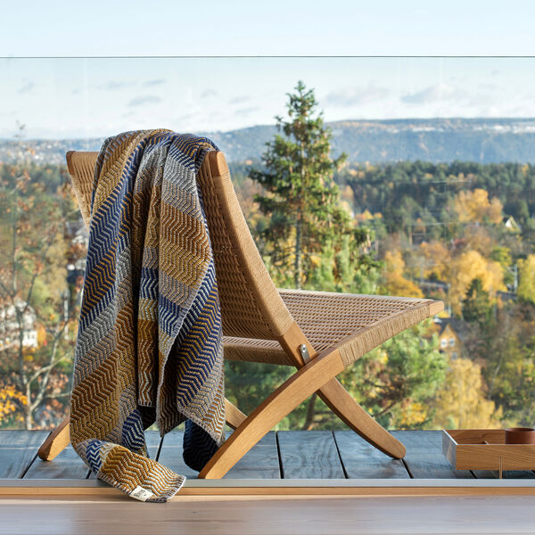 FRI Throw, november view, Røros Tweed