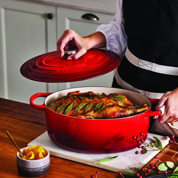Signature gjutj&auml;rn oval gryta &Oslash; 31 cm, cerise, Le Creuset