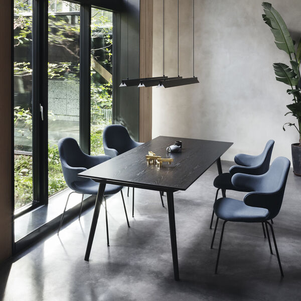 In Between SK5 matbord, svart, &Tradition