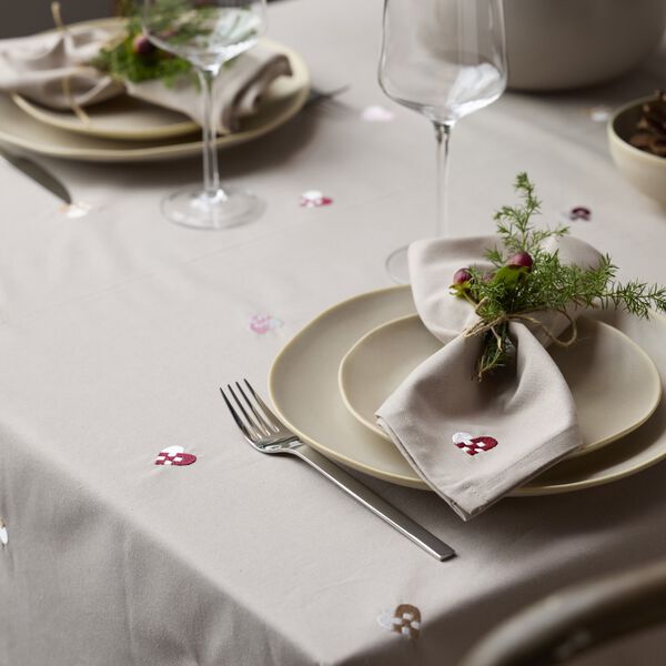 Christmas Hearts Embroidery julbordsduk, rose, S&ouml;dahl