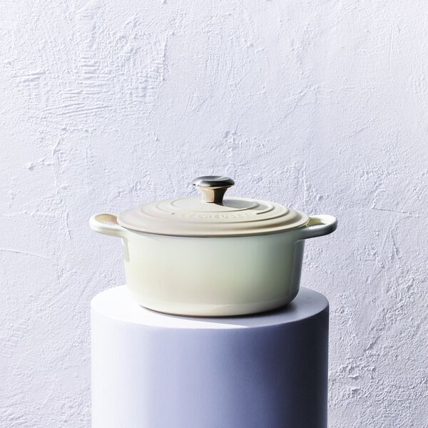 Signature gjutj&auml;rn rund gryta &Oslash; 24 cm, meringue, Le Creuset