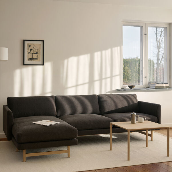 5625 Calmo 3-seater Chaise Sofa, Ecriture 0380/lacquered oak, Fredericia Furniture