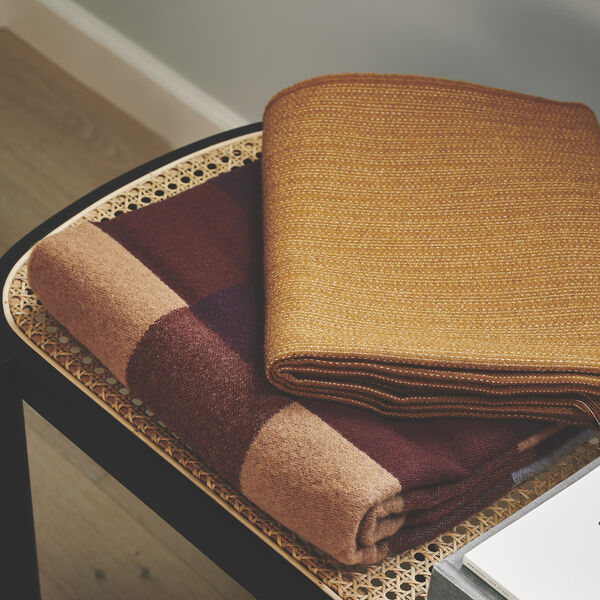 Plain Beat Throw, 01222 warm red, Silkeborg Uldspinderi