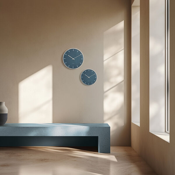 City Hall V&auml;ggur Medium, bl&aring;, Arne Jacobsen Clocks