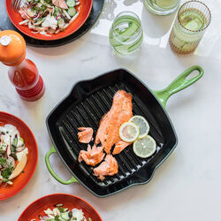 Signature gjutj&auml;rn kvadratisk grillpanna 26 cm, bamboo green, Le Creuset