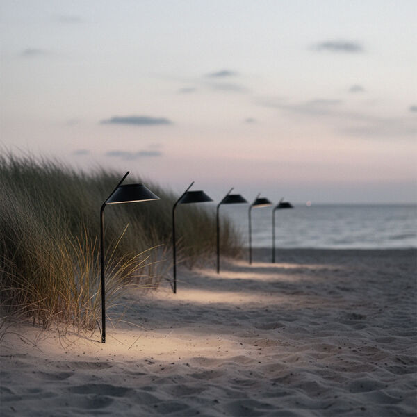 Vinkel Solcellslampa med stativ, black, Stelton