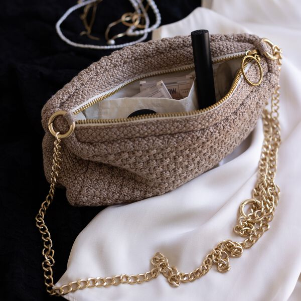 Stickad Clutch Kedja Petra, tiger melange, By LOHN