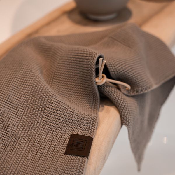 Stickad Handduk, ginger snap, By LOHN