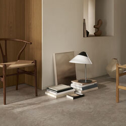 HJW02 Opala Table Lamp Midi, black, Carl Hansen & S&oslash;n