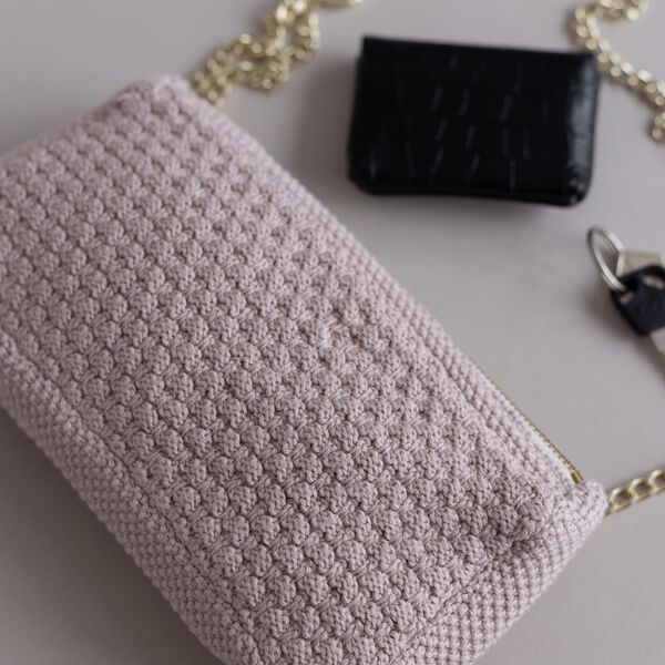 Stickad Clutch Kedja Petra, husted violet, By LOHN