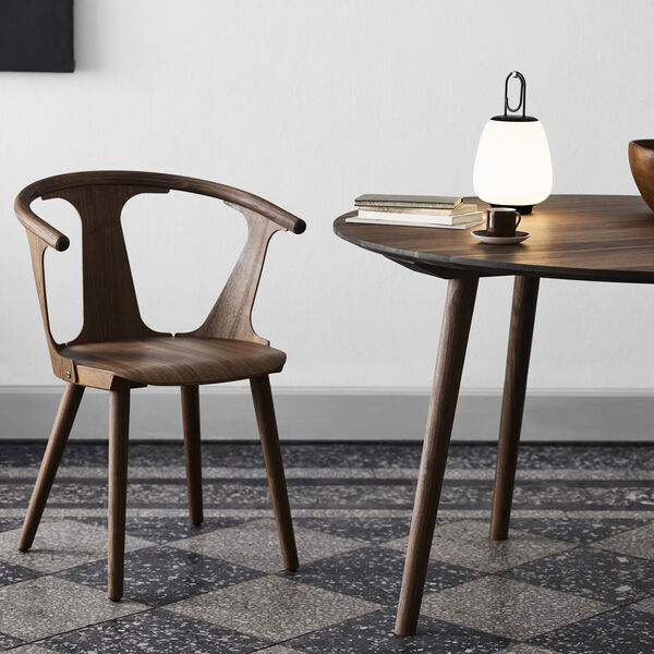 In Between SK4 matbord, r&ouml;kf&auml;rgad ek, &Tradition