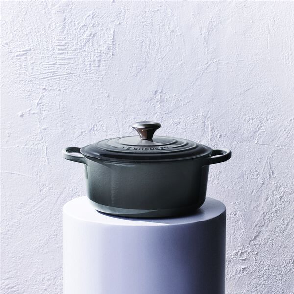 Signature gjutj&auml;rn rund gryta &Oslash; 28 cm, flint, Le Creuset