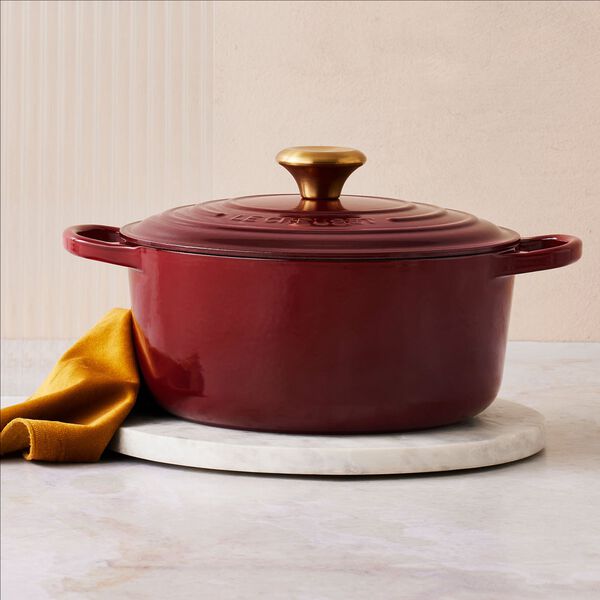 Signature gjutj&auml;rn rund gryta &Oslash; 28 cm, garnet, Le Creuset