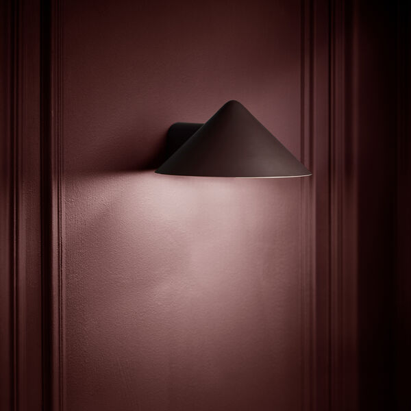 Grasp Wall Lamp, matt beetroot Grasp Wall Lamp, matt beetroot, FRANDSEN