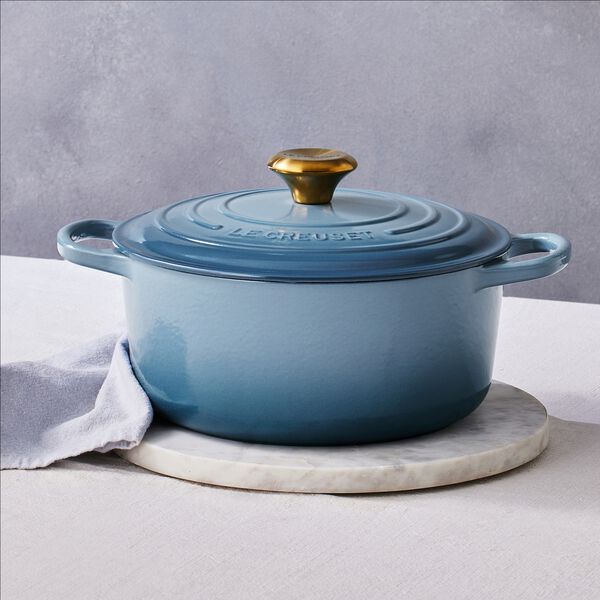 Signature gjutj&auml;rn rund gryta &Oslash; 26 cm, chambray, Le Creuset