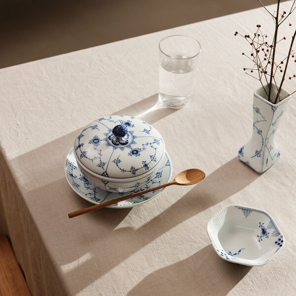 Blue Fluted Plain sk&aring;l med lock och fat 38 cl, Royal Copenhagen