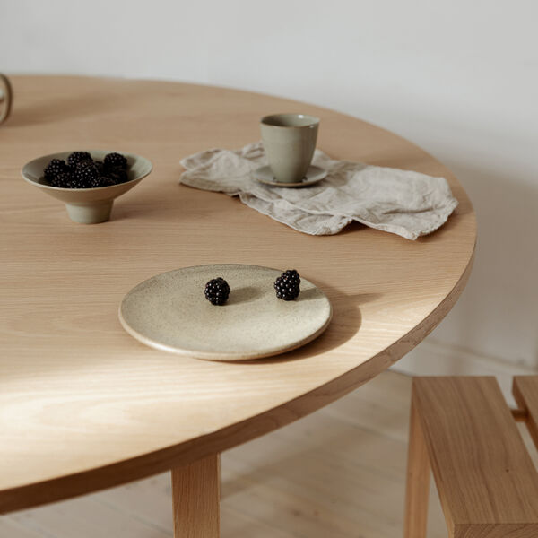 Round Dining Table, MOEBE