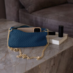 Stickad Clutch Kedja Petra, dark blue melange, By LOHN